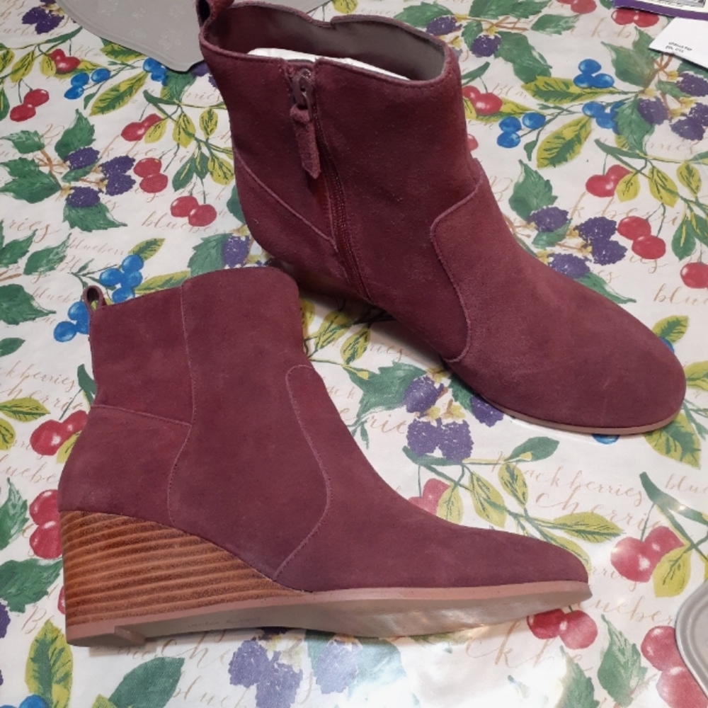 Booties Violet Wine Suede Color 10M Jay Jay Style